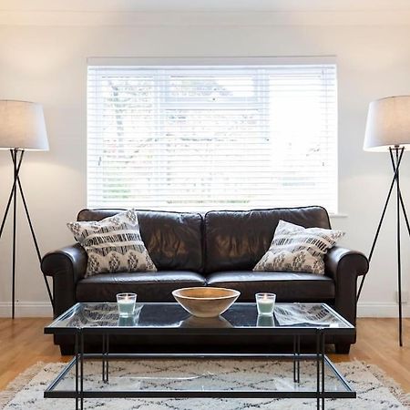 הוילה גילדפורד 3 Bed House/Garden/Wi-Fi/Parking/Central Location מראה חיצוני תמונה