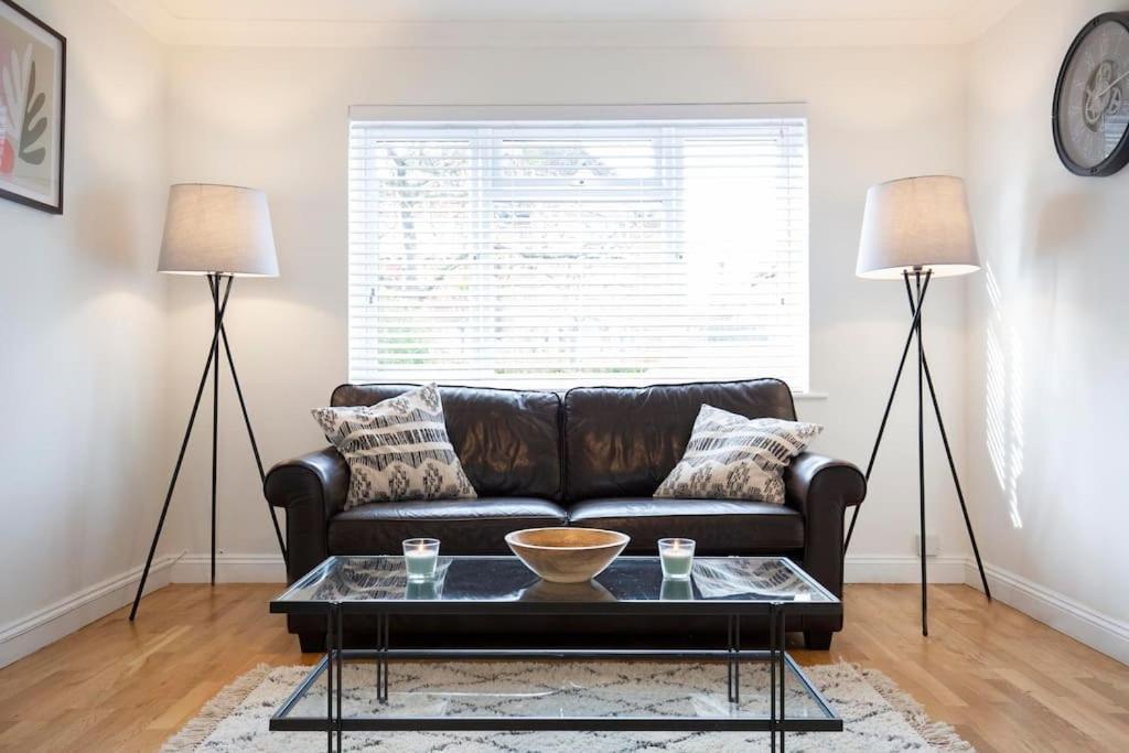 הוילה גילדפורד 3 Bed House/Garden/Wi-Fi/Parking/Central Location מראה חיצוני תמונה