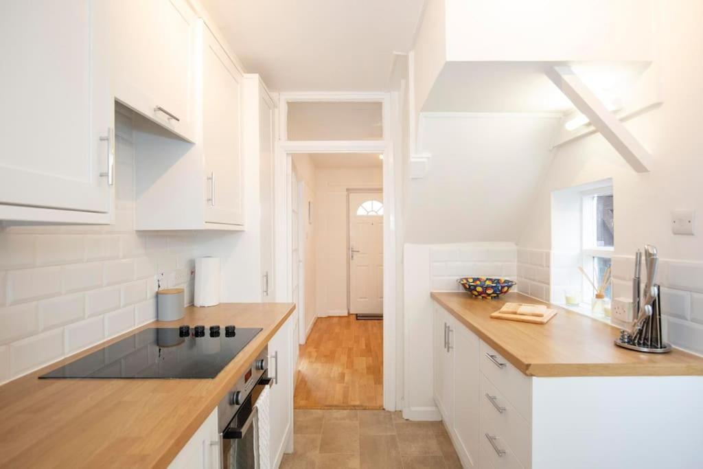 הוילה גילדפורד 3 Bed House/Garden/Wi-Fi/Parking/Central Location מראה חיצוני תמונה