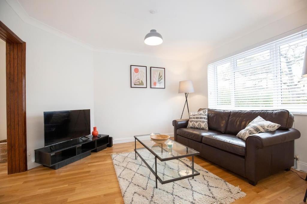 הוילה גילדפורד 3 Bed House/Garden/Wi-Fi/Parking/Central Location מראה חיצוני תמונה