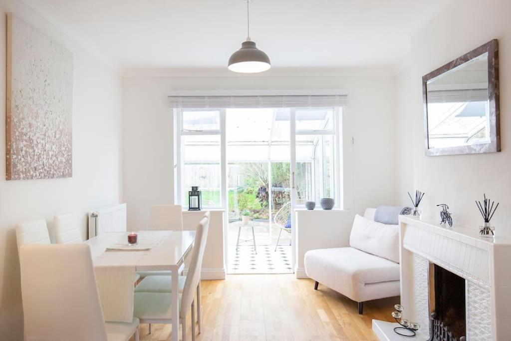 הוילה גילדפורד 3 Bed House/Garden/Wi-Fi/Parking/Central Location מראה חיצוני תמונה