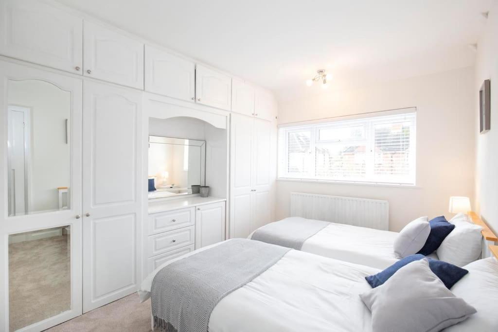 הוילה גילדפורד 3 Bed House/Garden/Wi-Fi/Parking/Central Location מראה חיצוני תמונה